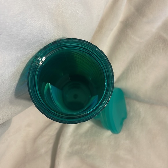 Starbucks Iridescent Green Spiral Textured Tumbler Christmas 2022 16oz - Picture 3 of 5